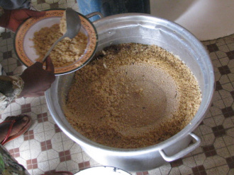 02 Une Petite Portion De Riz A Midi